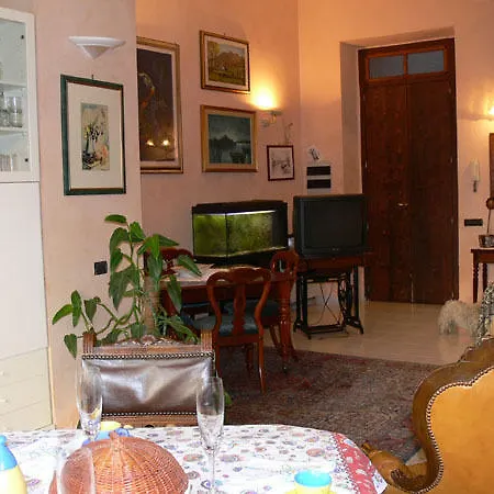 ベッド・アンド・ブレックファスト Casanoemi 1 4*